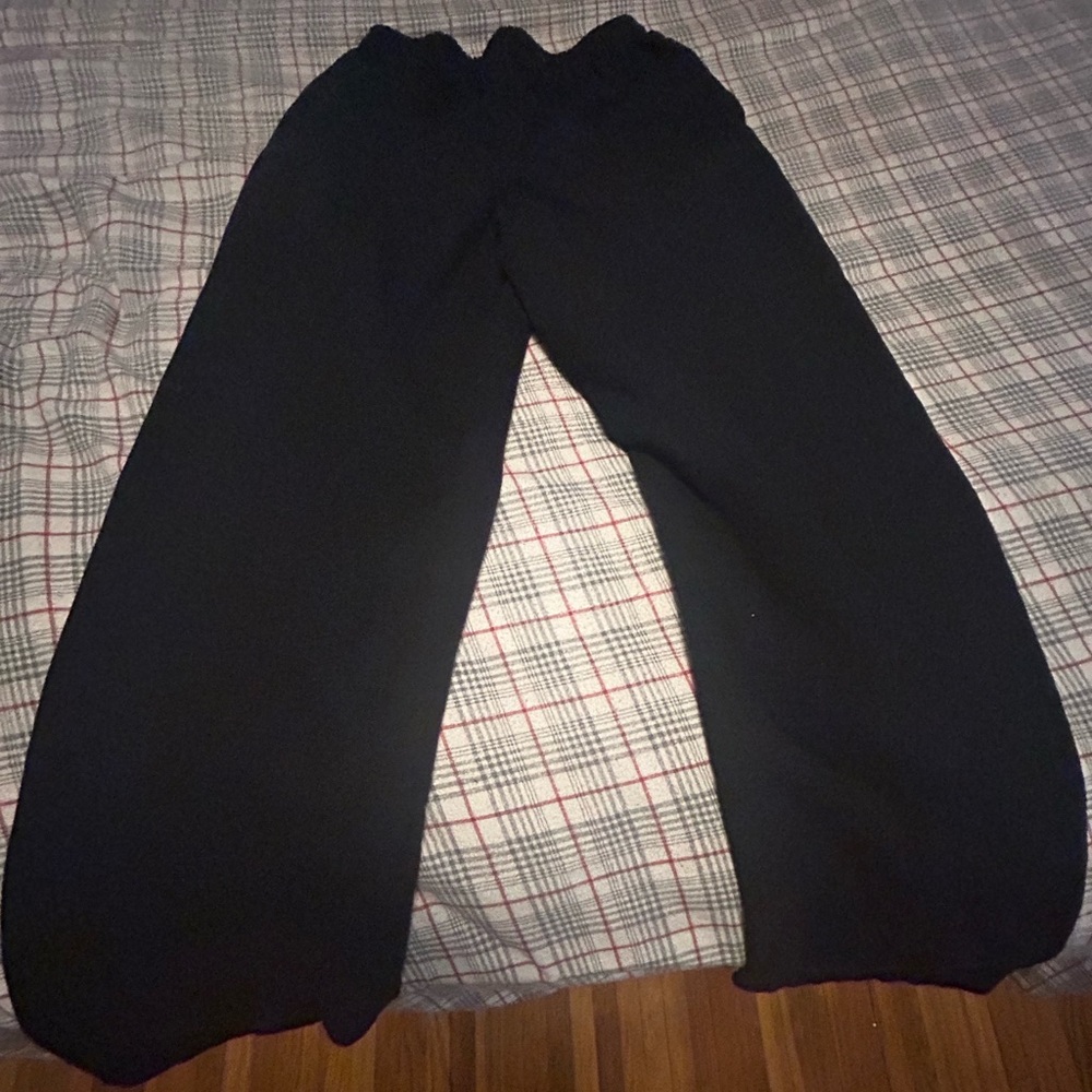 Black flair sweaterpants